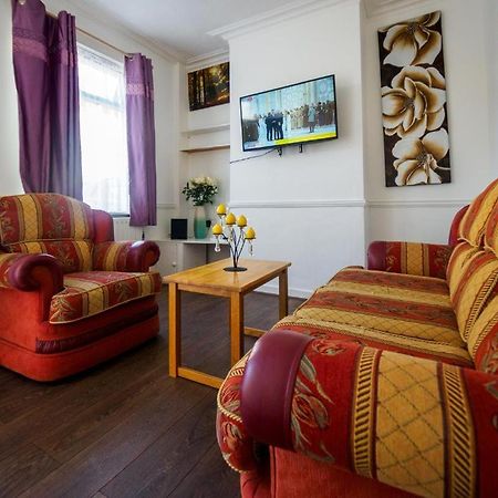 12 Cornwallis Lodge Family Room 2 Stoke-on-Trent Exteriör bild