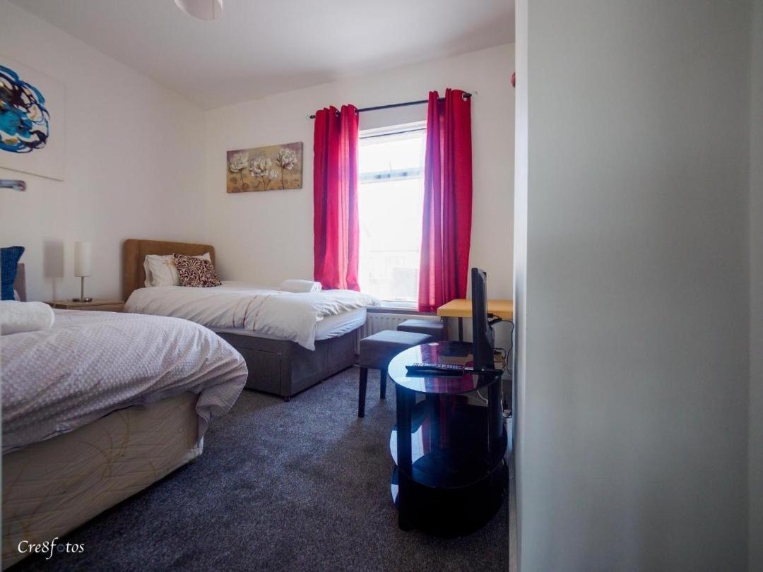12 Cornwallis Lodge Family Room 2 Stoke-on-Trent Exteriör bild