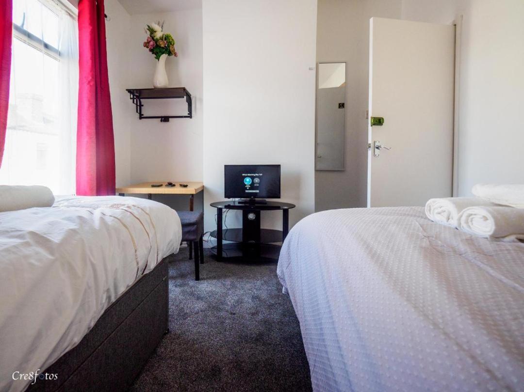 12 Cornwallis Lodge Family Room 2 Stoke-on-Trent Exteriör bild