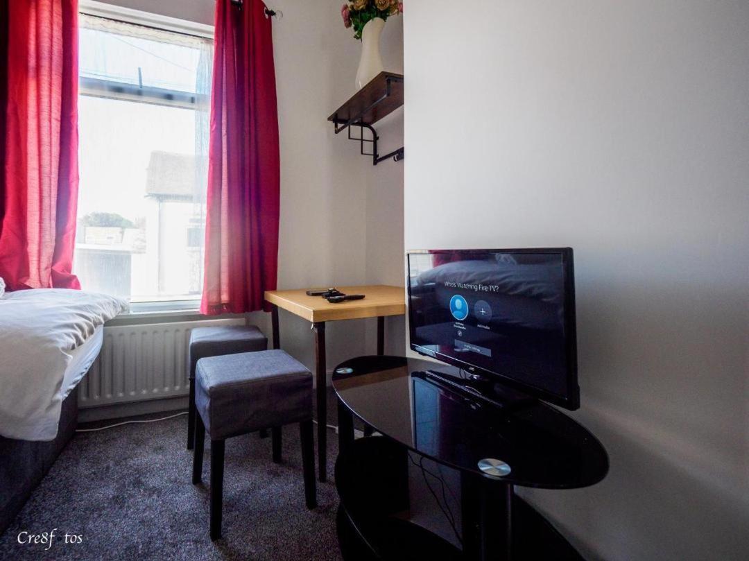 12 Cornwallis Lodge Family Room 2 Stoke-on-Trent Exteriör bild