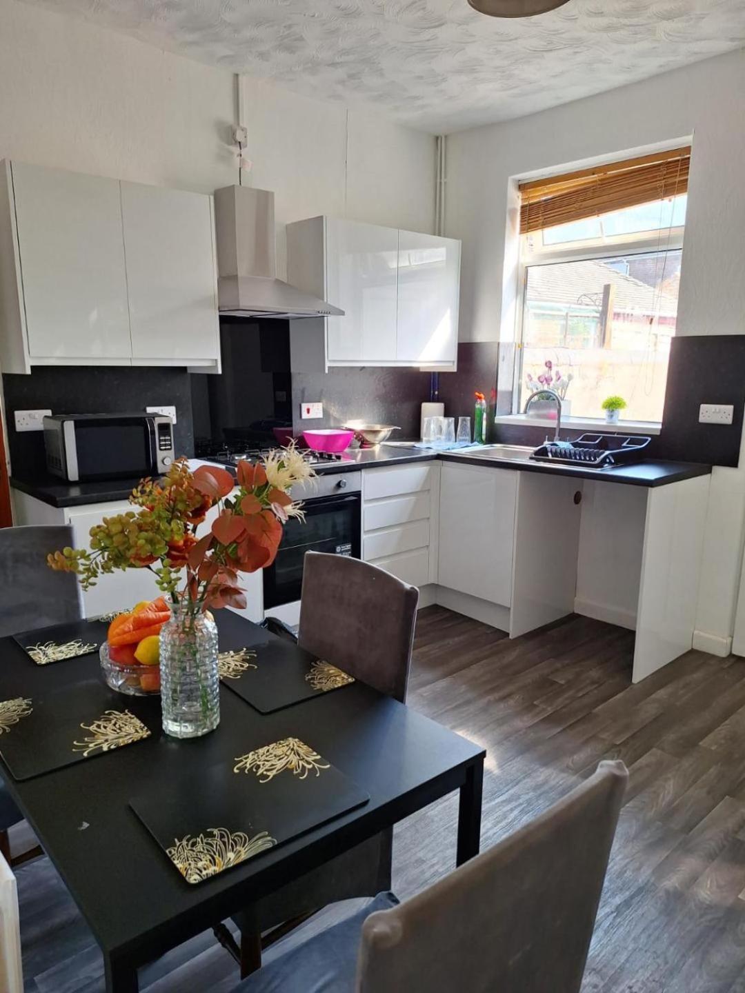 12 Cornwallis Lodge Family Room 2 Stoke-on-Trent Exteriör bild